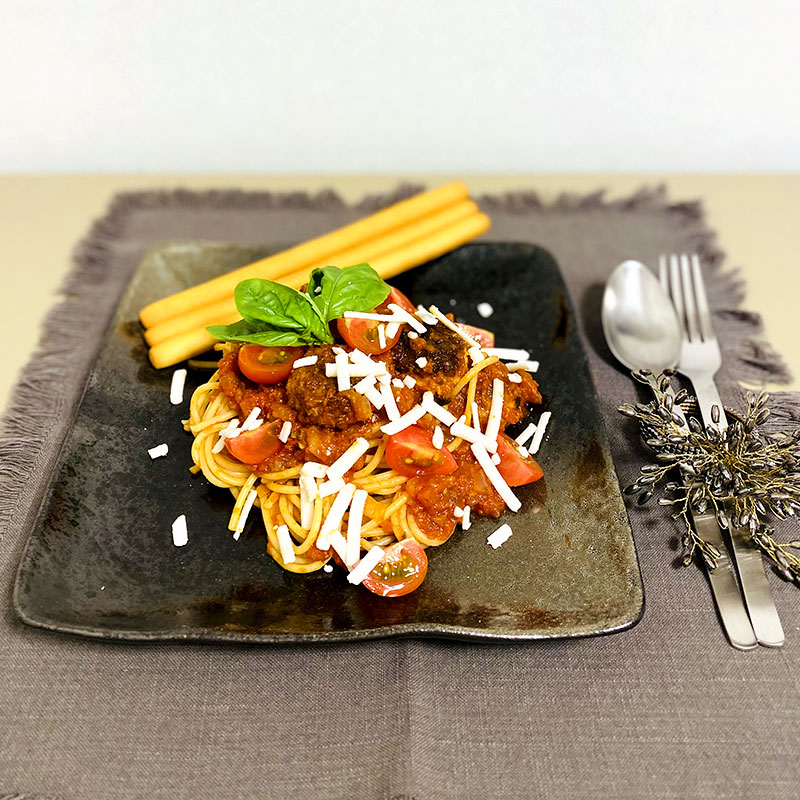 Espaguetis con albóndigas vegetales SoMeat