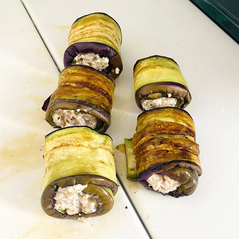 Using a teaspoon put SoMeat and tofu paste on an eggplant.(depending on a size of the eggplant 2-3 teaspoons) And roll it.