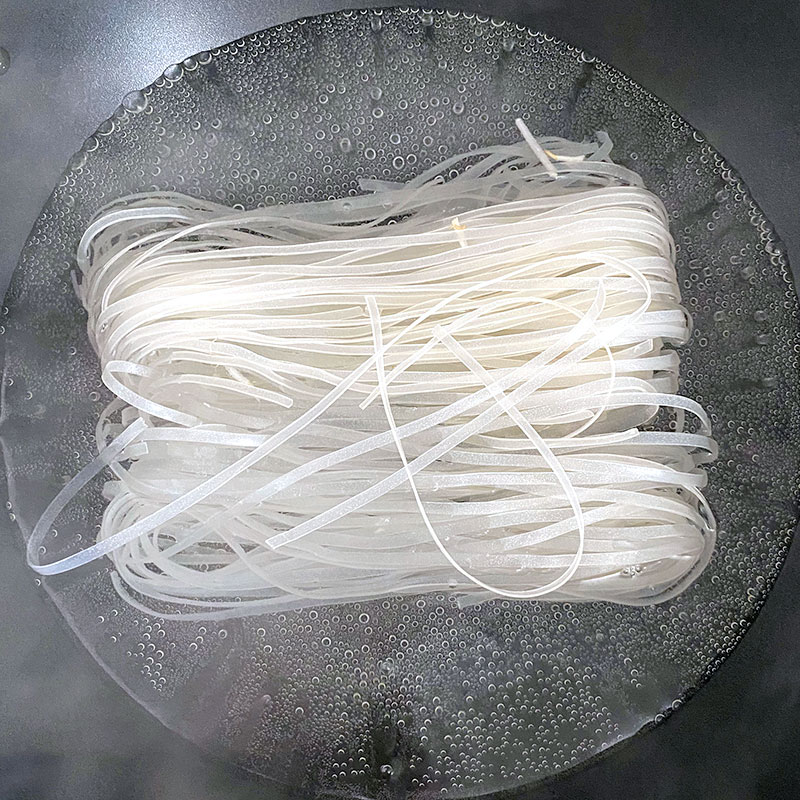 Boil water and add rice noodles. Keep stirring from time to time.