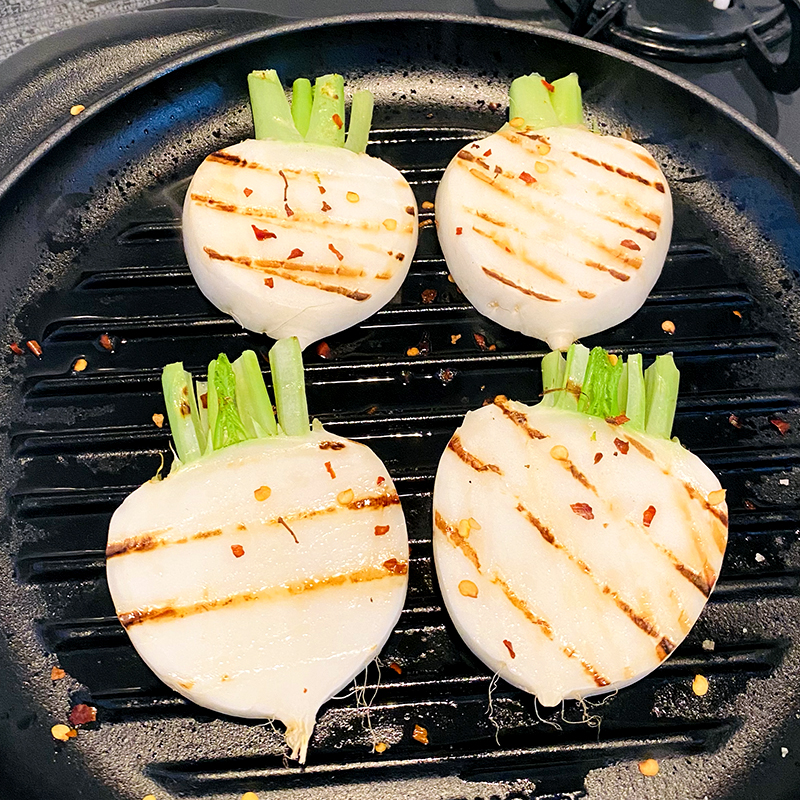 Grill on both sides and sprinkle with Sichuan pepper.