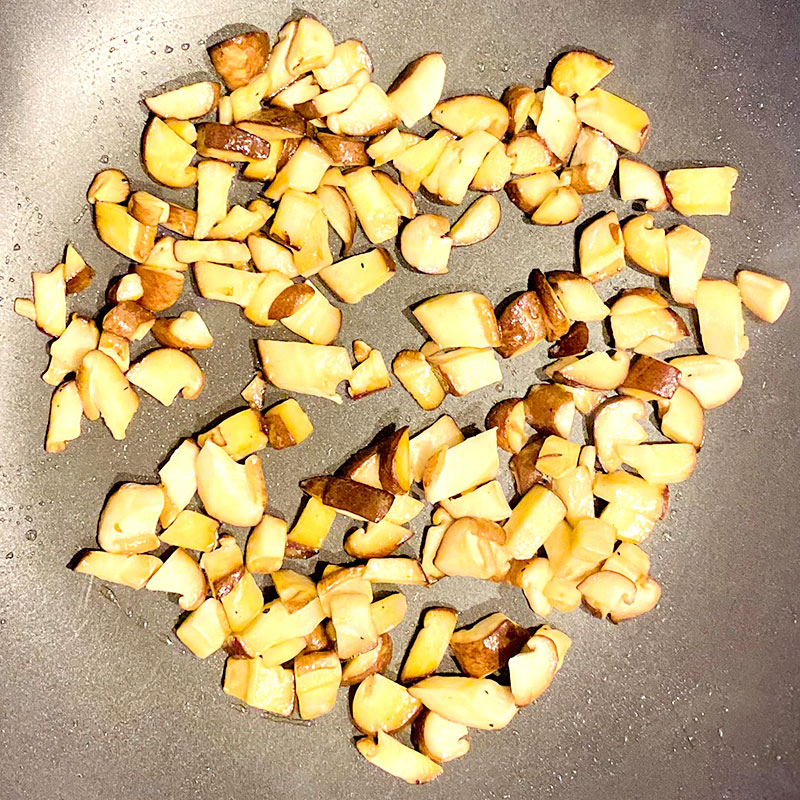 Chop the mushrooms and sauté them over a low heat until they get brownish. (about 3 min)